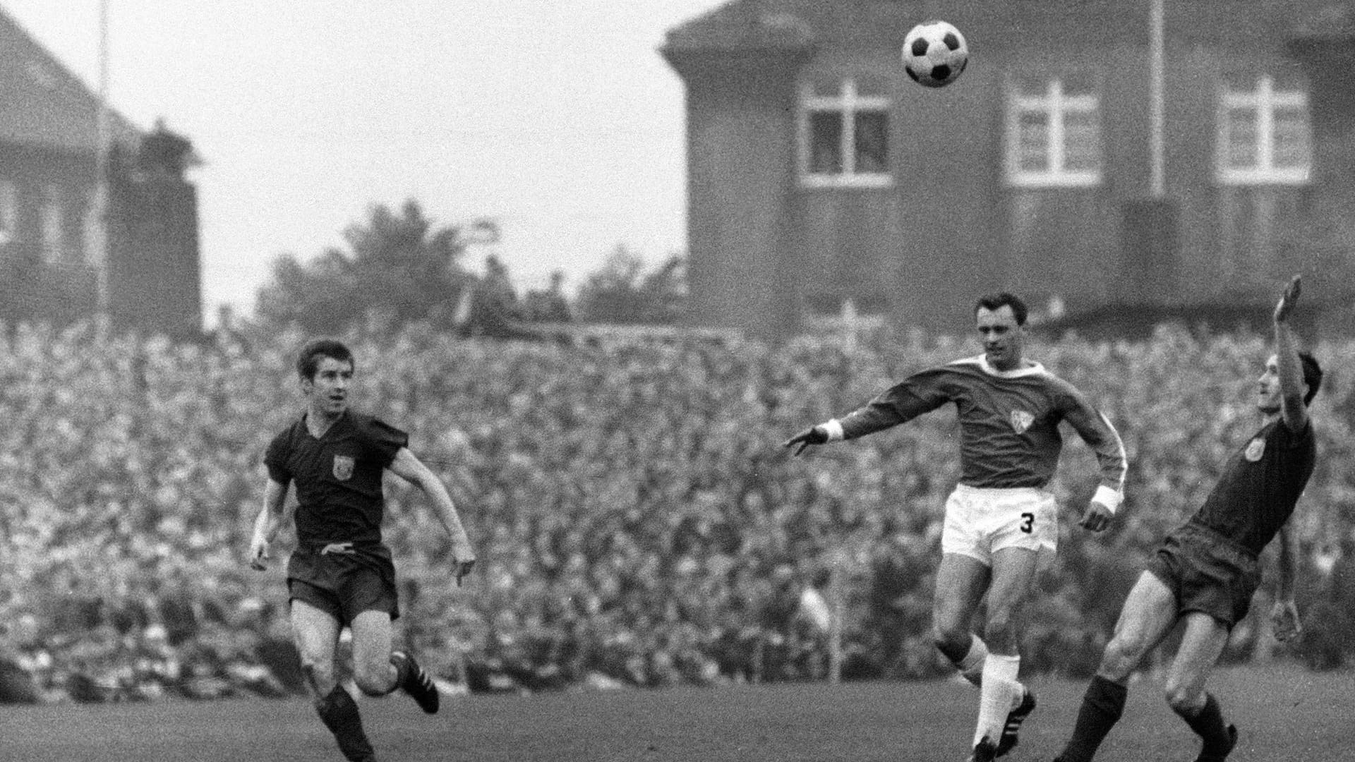 15. Mai 1968, Halbfinale: VfL Bochum – Bayern München 2:1 (1:0) – Der damalige Regionalligist VfL zog schon sensationell unter die letzten Vier ein – und erwischte dort auch die Münchner eiskalt. Jürgen Jansen (5.) und Werner Balte (56.) sorgten für das Bayern-Aus, Werner Ohlhauser (90.) konnte für die Mannschaft von Tschik Cajkovski nur noch verkürzen.