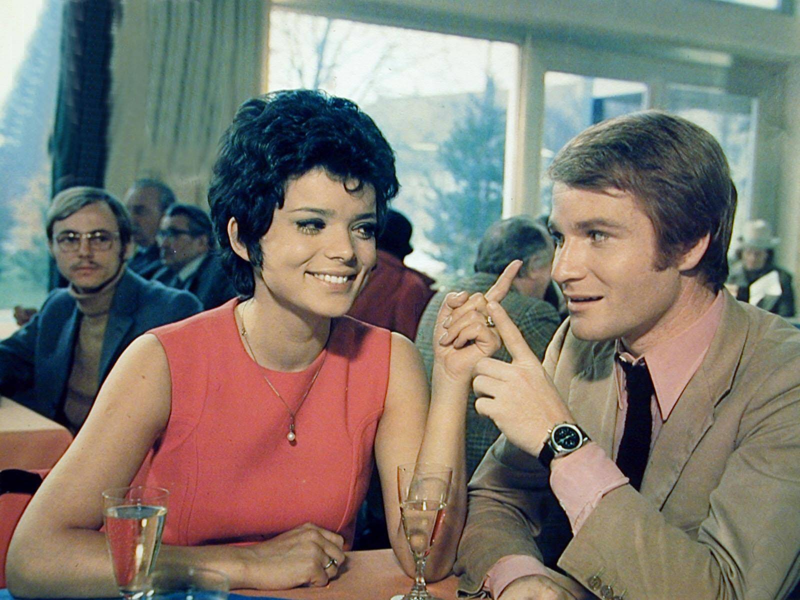 "Wir hau’n die Pauker in die Pfanne!", 1970: In der Filmkomödie flirtet Fritz Wepper als Hubert mit Uschi Glas als Marion.