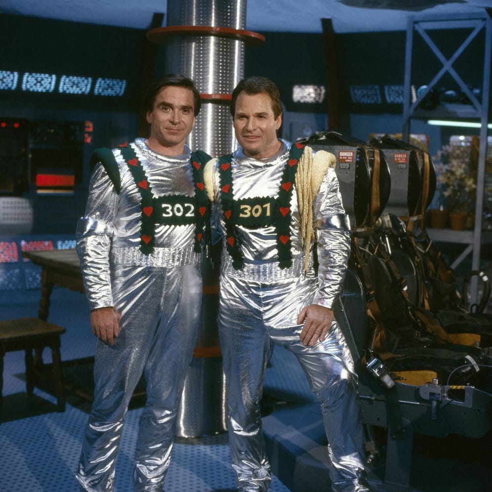 "Kanal fatal", 1989: Die Brüder Elmar und Fritz Wepper schlüpften für die Episode "Zwei Bayern im Weltall" in Raumfahrtanzüge.