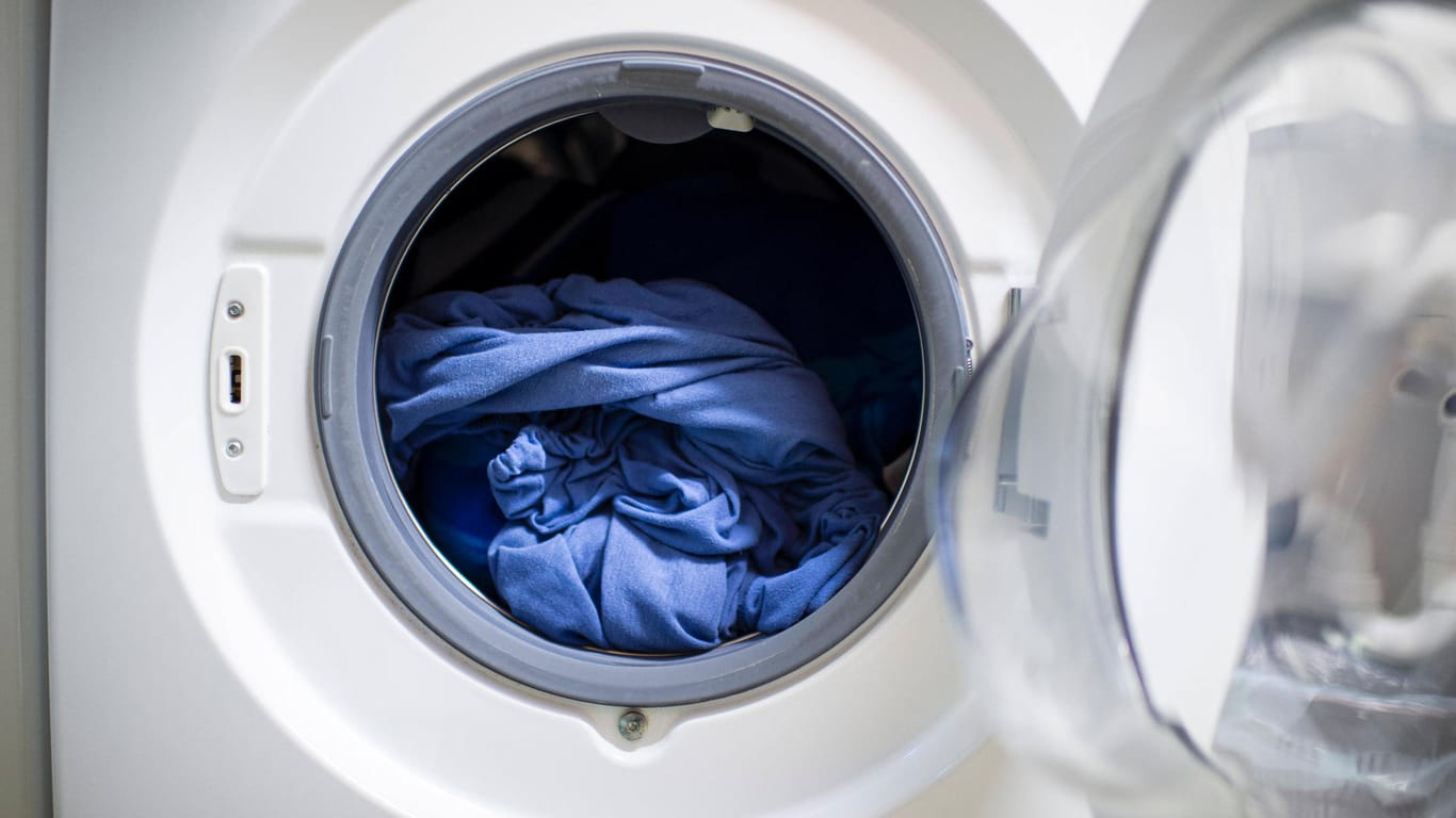 Türgummi in einer Waschmaschine: Schmieriger Belag sollte gründlich gereinigt werden.