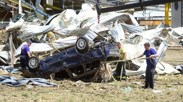In dem Dorf Luzice gab es durch den Tornado besonders starke Verwüstungen. In dem Dorf Luzice gab es durch den Tornado besonders starke Verwüstungen.