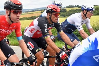 André Greipel (r) war auf der ersten Etappe in beide Stürze verwickelt.