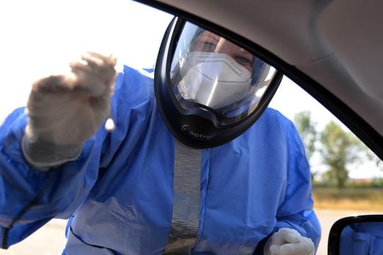 Nach dpa-Informationen soll die geltende Einreiseverordnung nicht kurzfristig geändert werden.