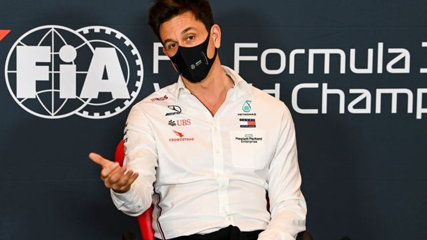 Mercedes-Teamchef Toto Wolff glaubt noch an den Titel.