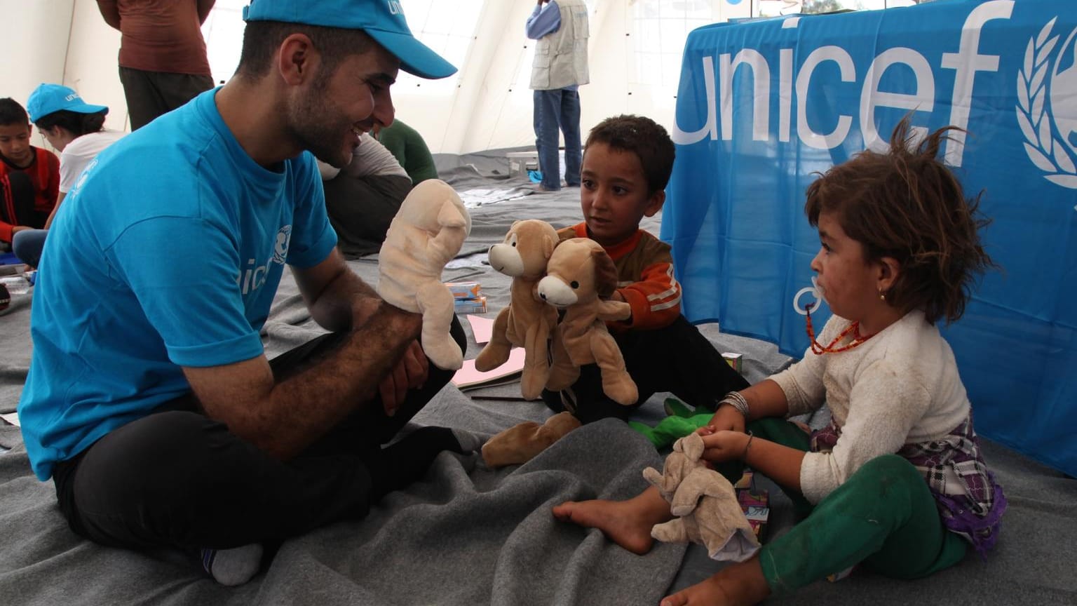Die Helferinnen und Helfer kümmern sich auch um die seelischen Verletzungen der Kinder.