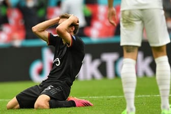 Zum Haare raufen: Thomas Müller trauert seiner vergebenen Großchance gegen England nach.