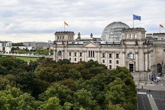 Das Reichstagsgebäude im Berliner Regierungsviertel.