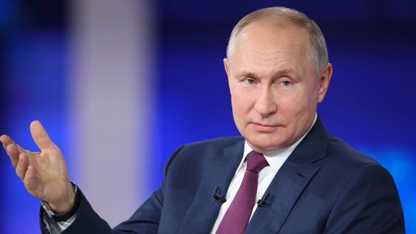 Der russische Präsident Wladimir Putin stellt sich in einer Fernsehsendung den Fragen seiner Landsleute.