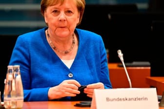 Angela Merkel war nach dem EM-Aus des DFB-Teams "enttäuscht und ein bisschen traurig".
