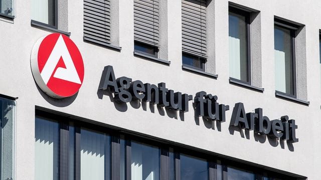 Auch die Bundesagentur für Arbeit verzeichete deutlich höhere Ausgaben. Auch die Bundesagentur für Arbeit verzeichete deutlich höhere Ausgaben.