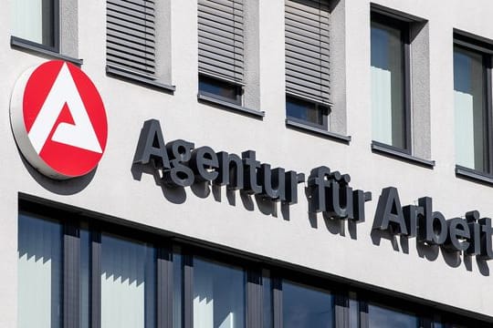 Auch die Bundesagentur für Arbeit verzeichete deutlich höhere Ausgaben.
