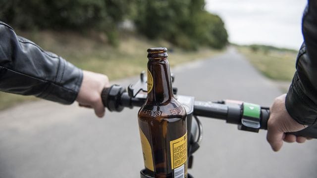 Alkoholmissbrauch ist das häufigste Fehlverhalten bei E-Scooter-Fahrern.