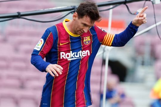 Trägt Lionel Messi weiter das Trikot vom FC Barcelona?.