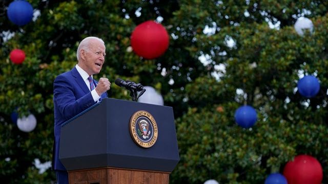 Joe Biden, Präsident der USA, spricht während einer Feier zum Unabhängigkeitstag auf dem Südrasen des Weißen Hauses. Joe Biden, Präsident der USA, spricht während einer Feier zum Unabhängigkeitstag auf dem Südrasen des Weißen Hauses.