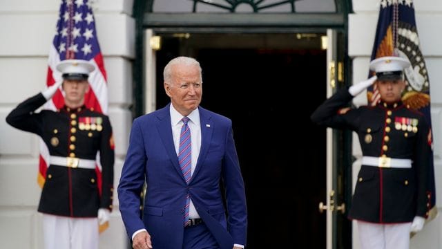 Joe Biden, Präsident der USA, kommt zu einer Feier zum Unabhängigkeitstag auf dem Südrasen des Weißen Hauses.