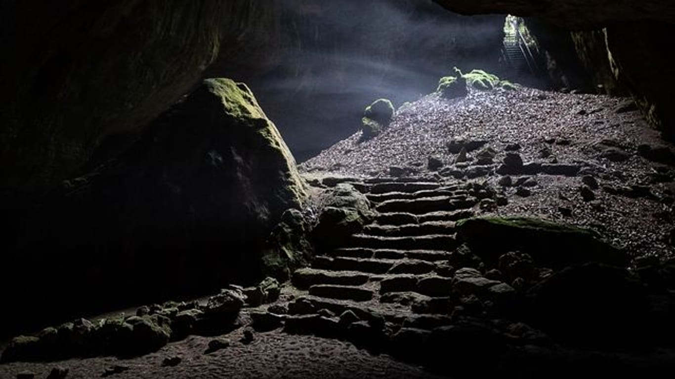 Die Blaue Grotte der Einhornhöhle, die als Schlüsselfundplatz für die Erforschung des Neandertalers im Norden gilt.