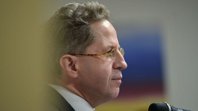 Nach seinen umstrittenen Äußerungen über Journalisten bekommt Hans-Georg Maaßen Rückendeckung: Die Thüringer CDU sieht natürlich einen Platz in der Partei für den ehemaligen Verfassungsschutzpräsidenten. Nach seinen umstrittenen Äußerungen über Journalisten bekommt Hans-Georg Maaßen Rückendeckung: Die Thüringer CDU sieht natürlich einen Platz in der Partei für den ehemaligen Verfassungsschutzpräsidenten.