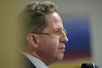 Nach seinen umstrittenen Äußerungen über Journalisten bekommt Hans-Georg Maaßen Rückendeckung: Die Thüringer CDU sieht natürlich einen Platz in der Partei für den ehemaligen Verfassungsschutzpräsidenten.