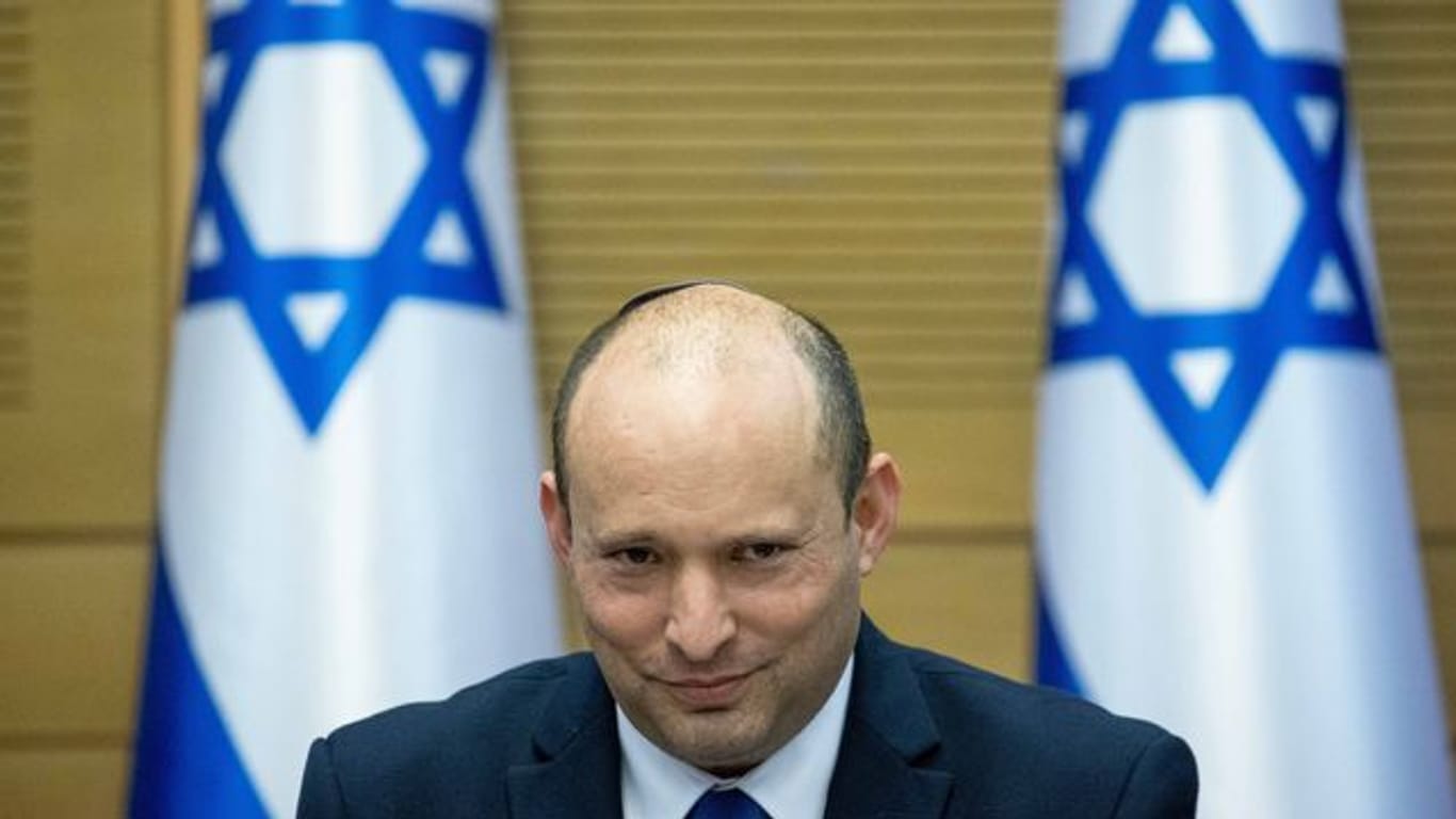 Naftali Bennett, Vorsitzender der israelischen ultrarechten Partei Jamina und designierter Premierminister, während der ersten Kabinettssitzung.
