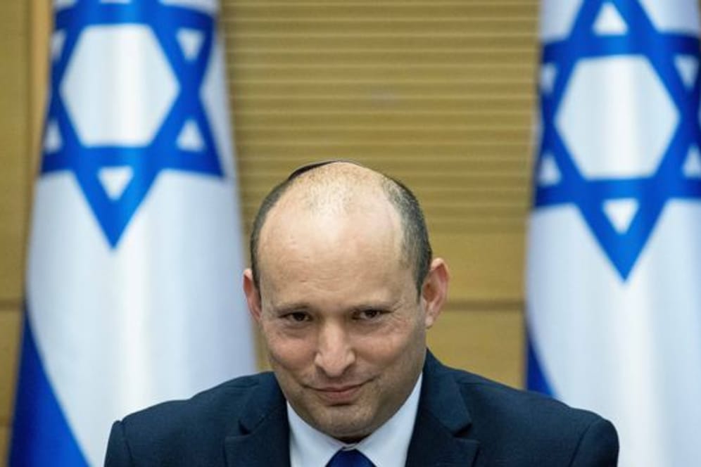 Naftali Bennett, Vorsitzender der israelischen ultrarechten Partei Jamina und designierter Premierminister, während der ersten Kabinettssitzung.