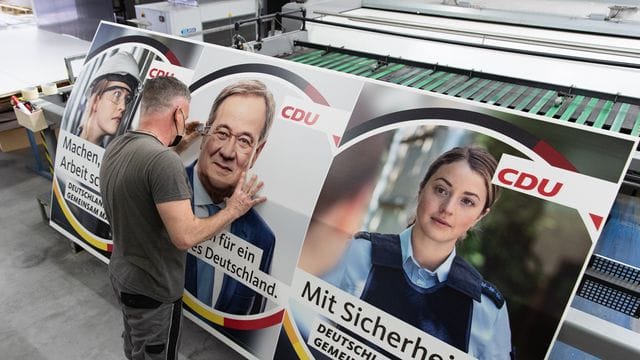 "Wir sind (. "Wir sind (.