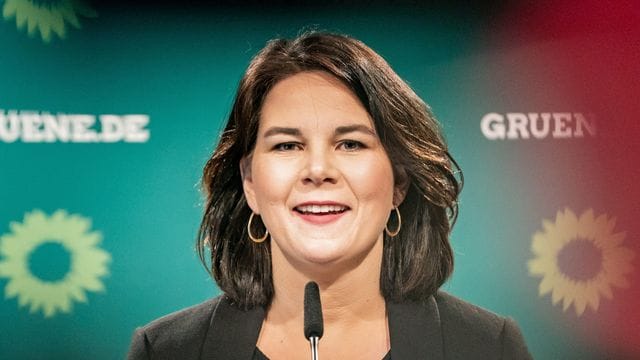 Grünen-Spitzenkandidatin Annalena Baerbock hat in den jüngsten Umfragen an Zustimmung verloren. Grünen-Spitzenkandidatin Annalena Baerbock hat in den jüngsten Umfragen an Zustimmung verloren.