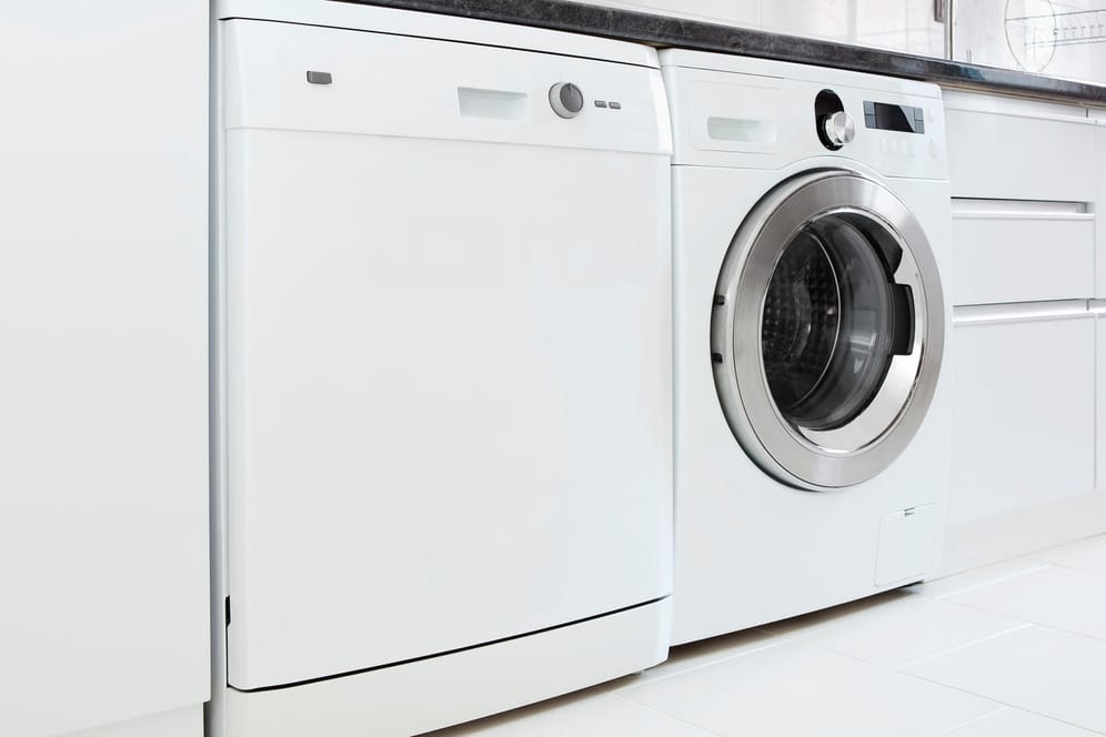 Haushaltsgeräte: Ein Bullauge, wie bei der Waschmaschine, fehlt beim Geschirrspüler.