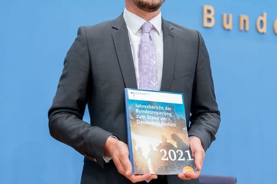 Ostbeauftragter Marco Wanderwitz stellt den Jahresbericht zum Stand der Einheit vor.