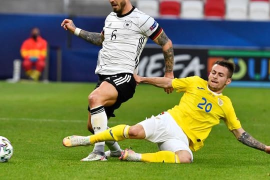 Wechselt zum FC Augsburg: Niklas Dorsch (l).