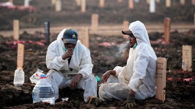 In absoluten Zahlen wurden die meisten Corona-Todesfälle bislang aus den USA gemeldet. In absoluten Zahlen wurden die meisten Corona-Todesfälle bislang aus den USA gemeldet.