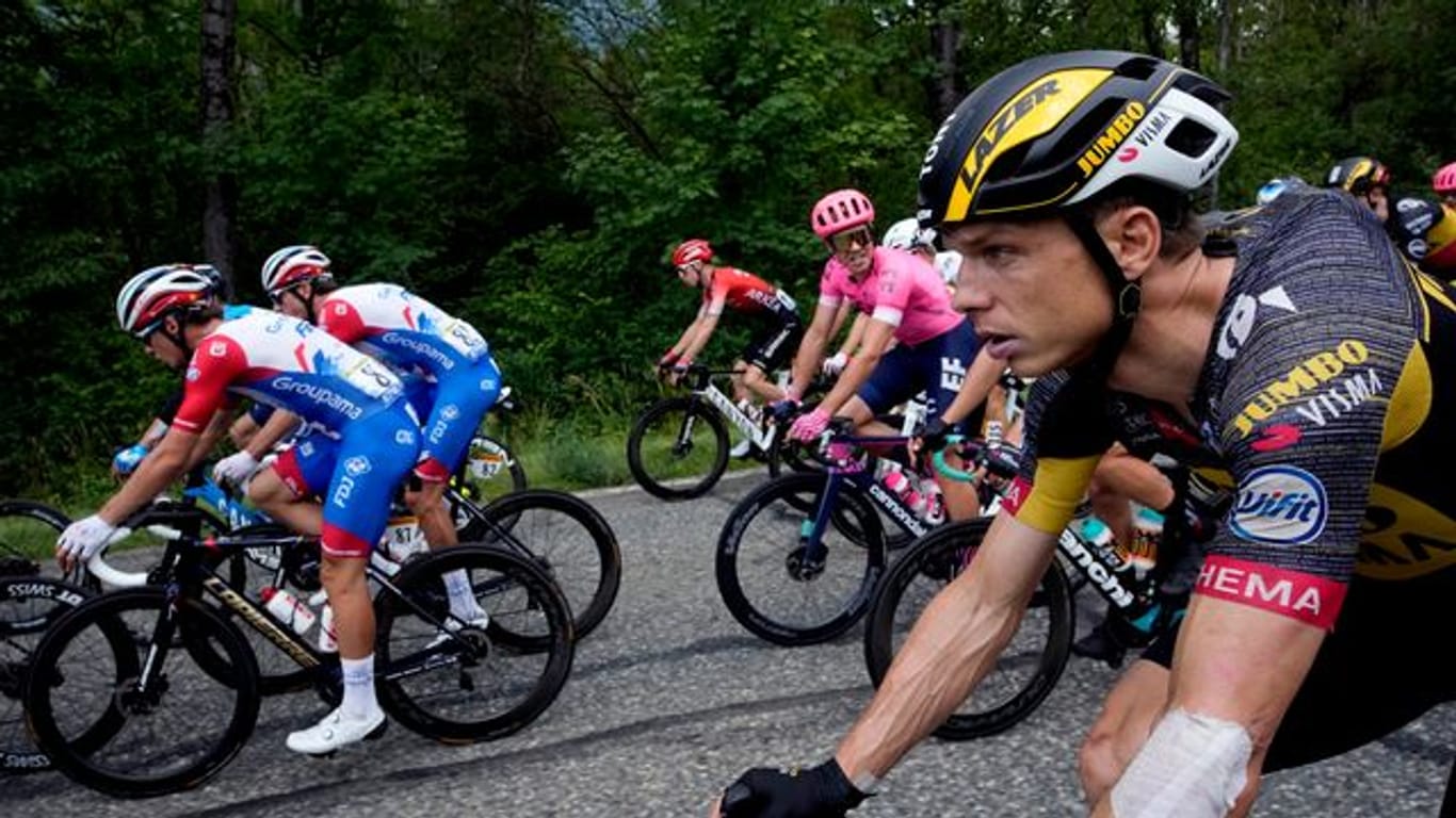 Tony Martin (r) musste die Tour nach mehreren schweren Stürzen beenden.