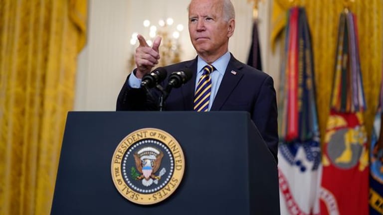 Joe Biden, Präsident der USA, spricht über den amerikanischen Truppenabzug aus Afghanistan im East Room des Weißen Hauses.