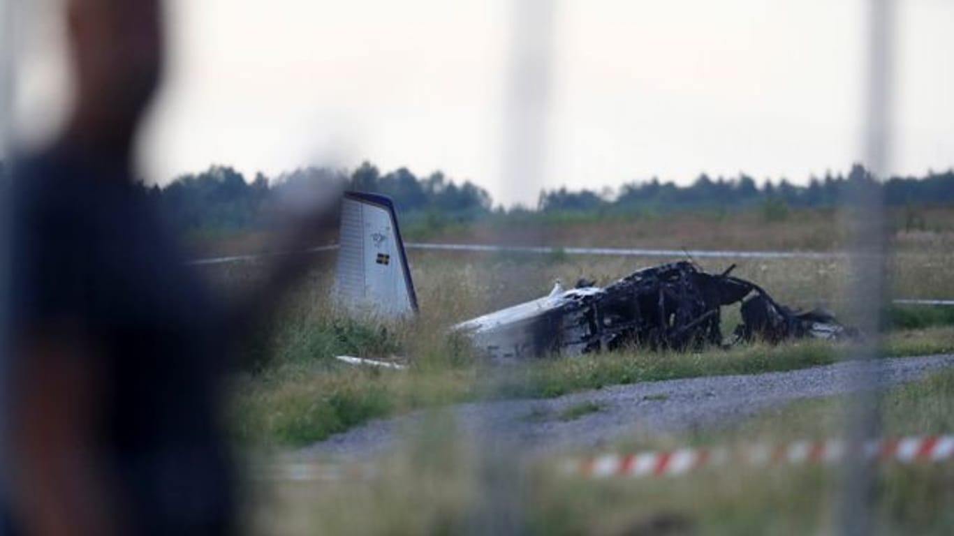 Beim Absturz eines Kleinflugzeugs sind in Schweden alle Insassen ums Leben gekommen.