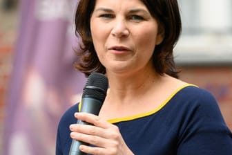 Annalena Baerbock, Kanzlerkandidatin und Direktkandidatin von Bündnis 90/Die Grünen, spricht während eines Bürgergesprächs zu ihrem Wahlkampfauftakt.