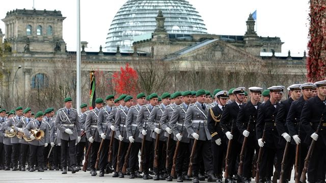 "Die Veranstaltung sollte in einem öffentlichen Raum stattfinden", sagte der Vorsitzende des Bundes Deutscher Einsatzveteranen, Bernhard Drescher.