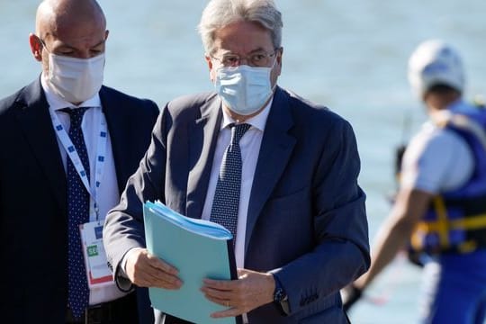 Paolo Gentiloni warnt vor einseitigen ungerechtfertigten Reisebeschränkungen durch einzelne Mitgliedstaaten.