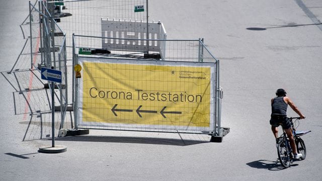 Corona-Teststation auf der Theresienwiese in München. Corona-Teststation auf der Theresienwiese in München.