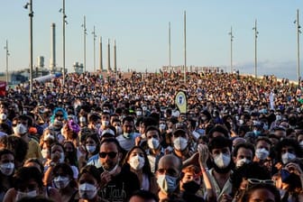 Menschenmassen beim Cruilla-Musikfestival in Barcelona - trotz Corona.