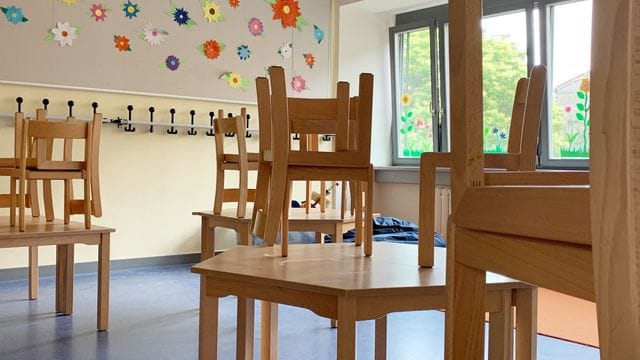 Bundesbildungsministerin Karliczek zeigt sich "zuversichtlich, dass diesen Herbst die Schulen grundsätzlich offen gehalten werden können". Bundesbildungsministerin Karliczek zeigt sich "zuversichtlich, dass diesen Herbst die Schulen grundsätzlich offen gehalten werden können".