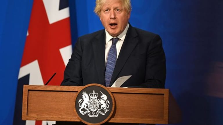 Boris Johnson äußert sich bei einer Pressekonferenz zur Corona-Pandemie.