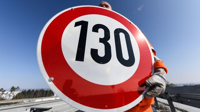 Tempolimit 130 - ein politischer Dauerbrenner mit eingebautem Aufregerpotenzial. Tempolimit 130 - ein politischer Dauerbrenner mit eingebautem Aufregerpotenzial.