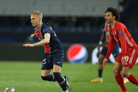 PSG-Verteidiger Mitchel Bakker (l) wechselt nach Leverkusen.