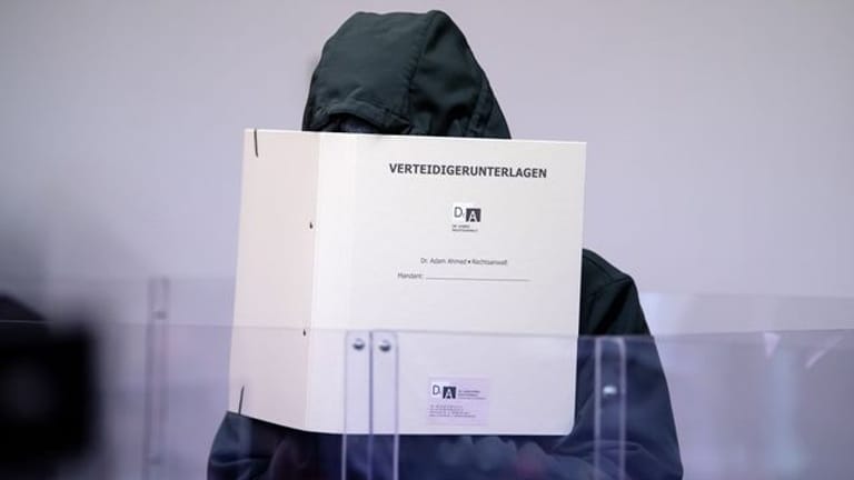 Der wegen schweren sexuellen Missbrauchs angeklagte Mann ist zu zwölf Jahren Haft verurteilt worden.