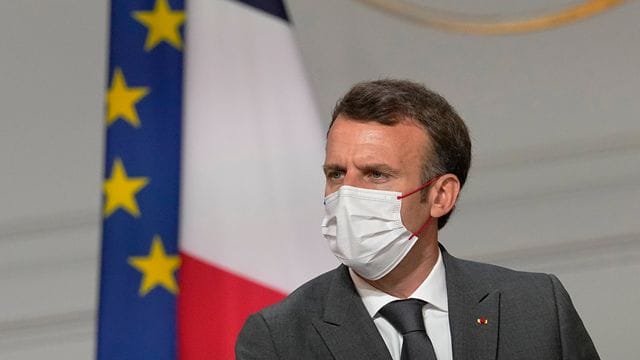 Wir müssen in Richtung einer Impfung aller gehen, weil das vorerst der einzige Weg zurück zu einem normalen Leben ist", so Präsident Macron. Wir müssen in Richtung einer Impfung aller gehen, weil das vorerst der einzige Weg zurück zu einem normalen Leben ist", so Präsident Macron.