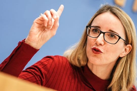 Ethikratsvorsitzende Alena Buyx hält eine Impfpflicht für bestimmte Berufsgruppen für unnötig.