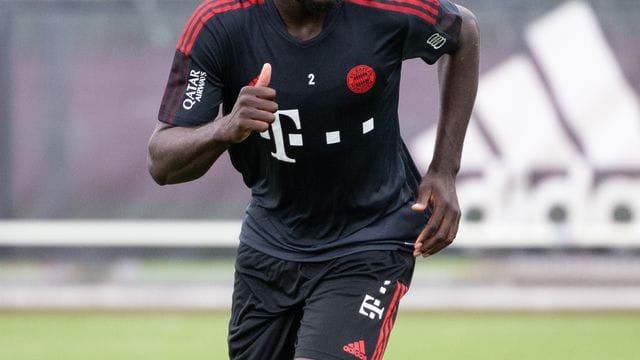 Soll beim FC Bayern die Abwehr führen: Dayot Upamecano läuft über den Platz.