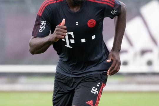 Soll beim FC Bayern die Abwehr führen: Dayot Upamecano läuft über den Platz.