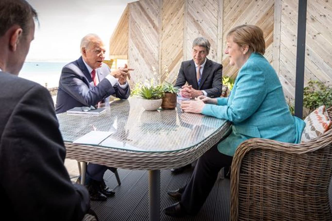 Am Rande des G7-Gipfels: Angela Merkel und Joe Biden im Gespräch.