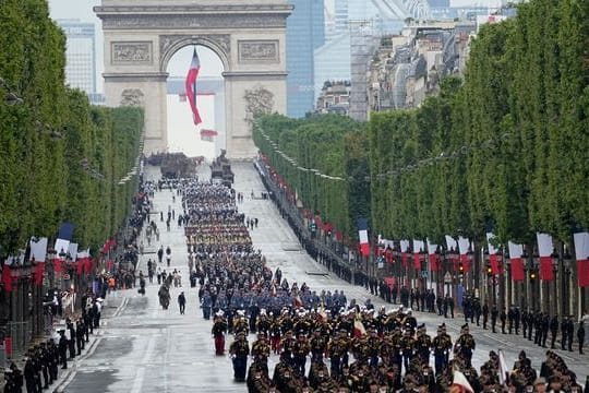 Frankreich begeht seinen Nationalfeiertag mit einer große Militärparade.