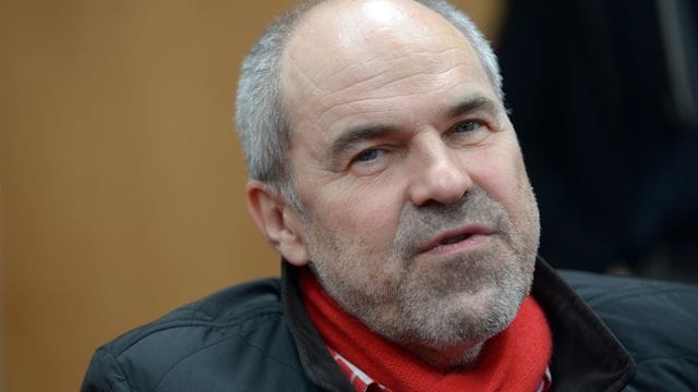 Spricht sich für eine moderate Öffnung der Vereine für Geldgeber aus: Ex-Liga-Vize Wolfgang Holzhäuser. Spricht sich für eine moderate Öffnung der Vereine für Geldgeber aus: Ex-Liga-Vize Wolfgang Holzhäuser.